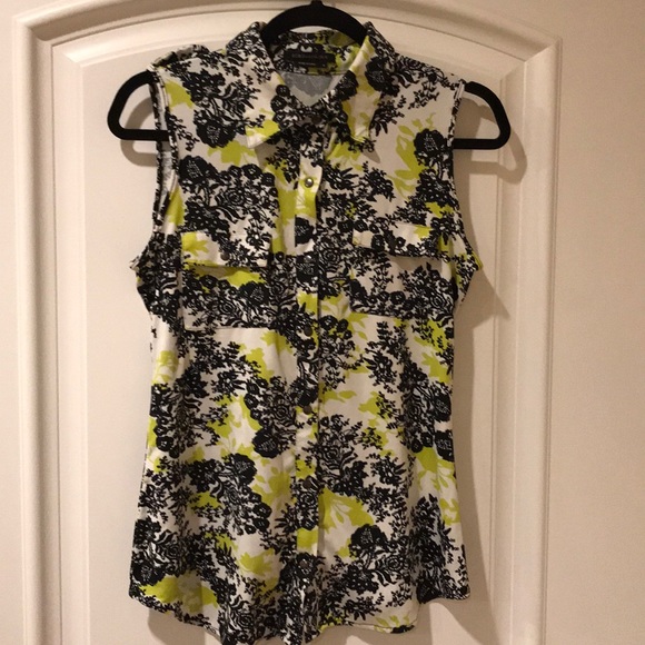 BCBGMaxAzria Tops - 🎊BCBGmaxazria floral printed button down shirt